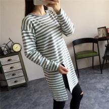 秋季女裝新款韓版前開叉時尚條紋套頭毛衣